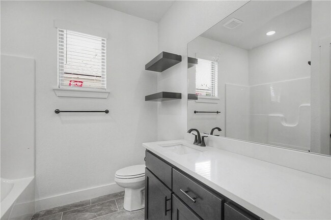 Photo - 2102 Dagan St