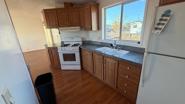 Photo - 2390 Poole Way