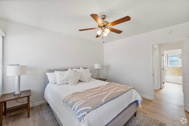 1BR, 1BA - 623SF - Bedroom