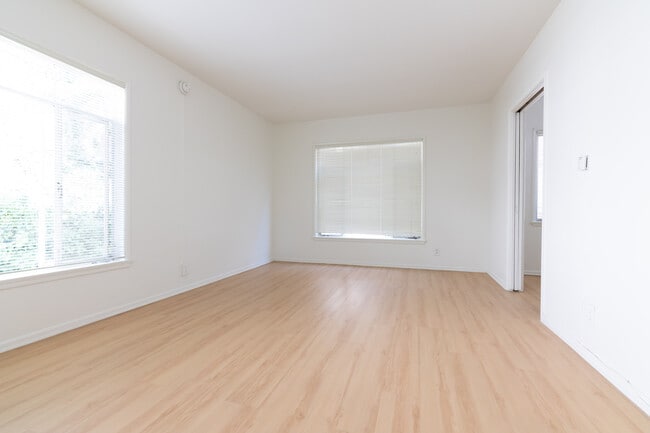 Photo - Gayley Manor Apartments