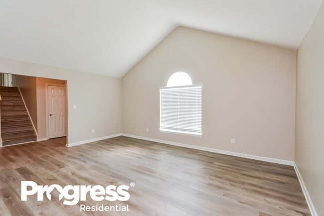 Photo - 6474 Rebecca Way