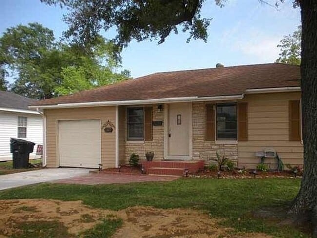 Building Photo - 2 Bed, 1 Bath House, NISD!