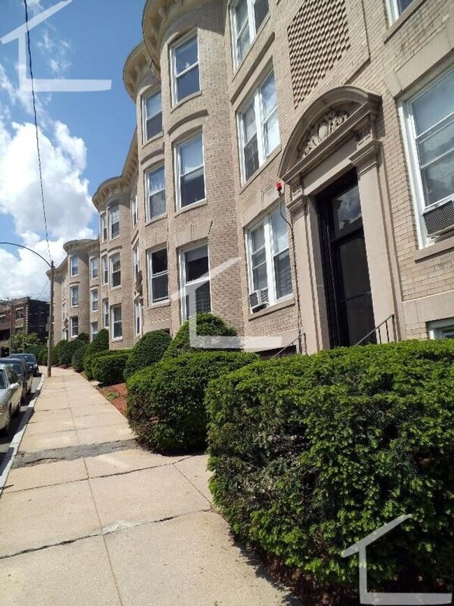 Building Photo - Great 4 Bedroom available Now!