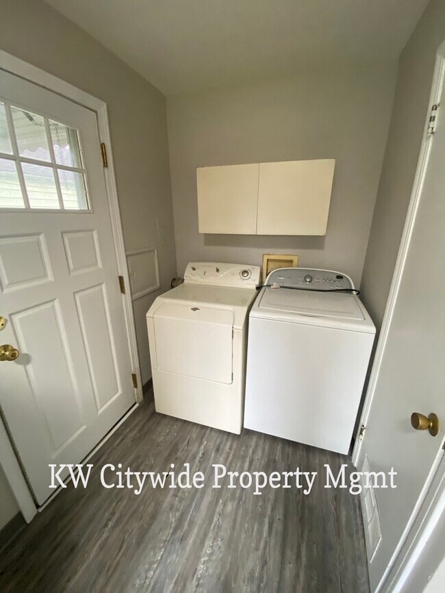 Side by side 2 bedroom ranch duplex