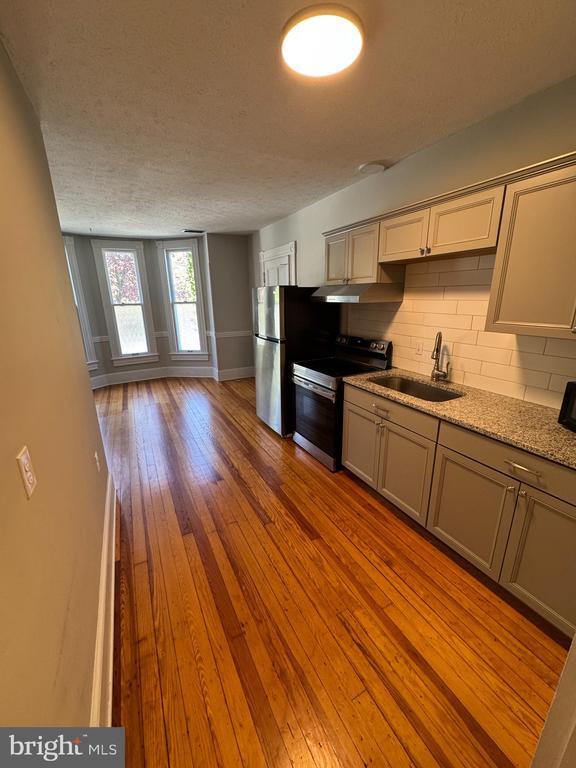 Photo - 29 W Leicester St