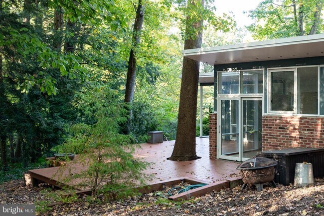 Photo - 2227 Glasgow Rd