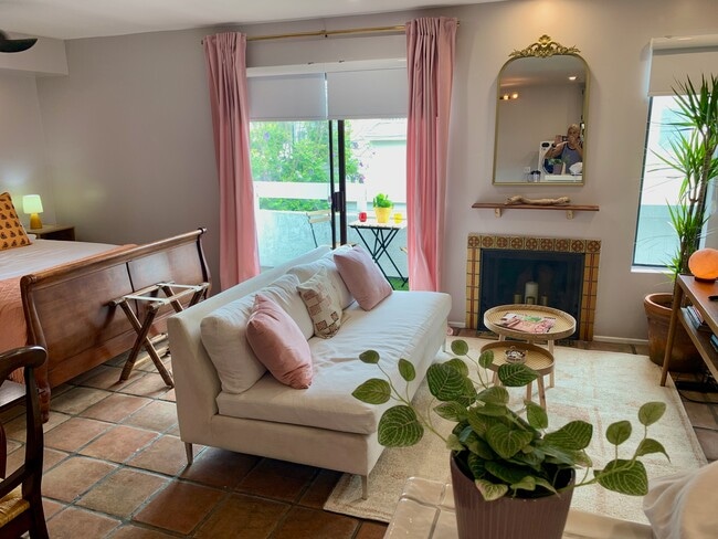 Living Room Area - 2404 Pacific Ave Unit Studio B