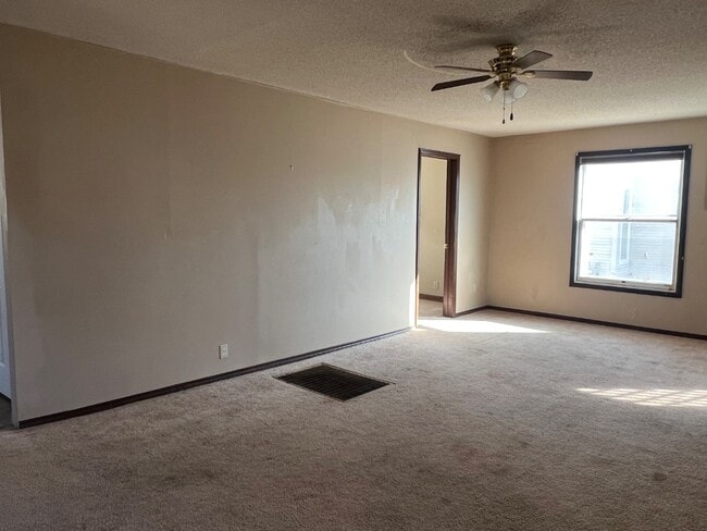 Photo - 920 E 16th Ave