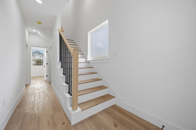 Photo - 2010 Yates St