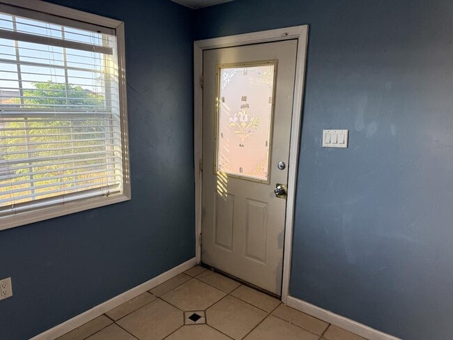 Photo - 1120 W 5th St