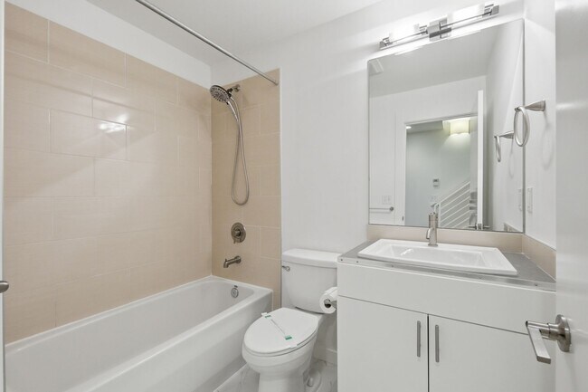 Photo - Spacious 2 bed 2.5 bath home in West Seattle