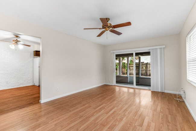 Photo - 2078 Loma Linda Way N