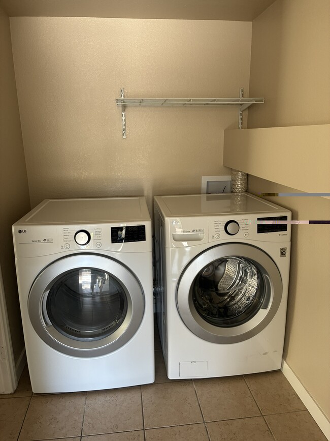 washer dryer - 215 Oro Canyon St
