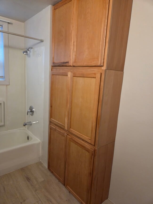306 1st Ave Unit 4