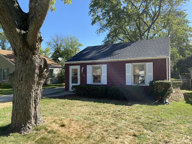 Building Photo - 5020 N Ogden Ave Rental