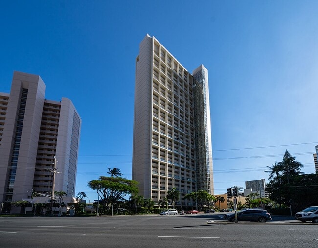 Building Photo - Clean 1BR/1BA/1PKG in Ala Wai Plaza Skyrise.