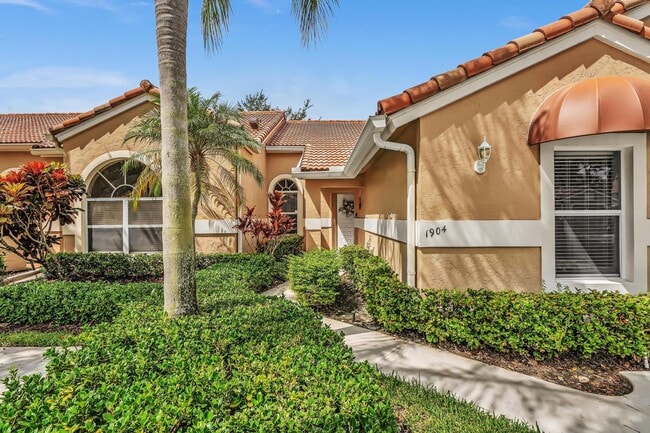 Photo - 1904 Rosewood Way