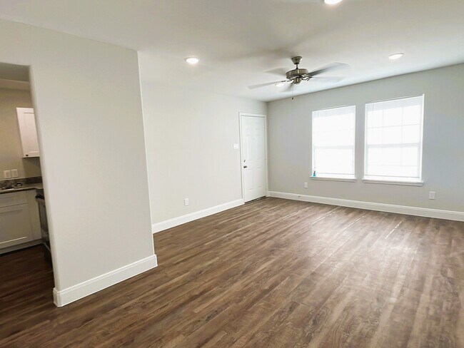 Photo - 711 S Houston Ave Unit B