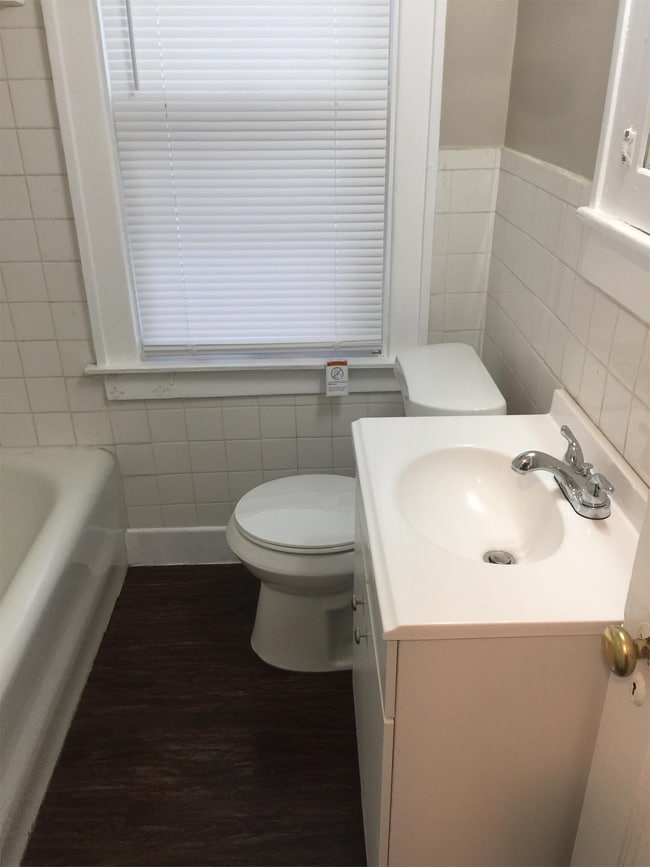 Photo - 14902 Strathmoor St