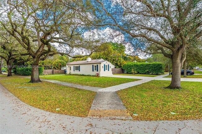 Photo - 295 De Leon Dr