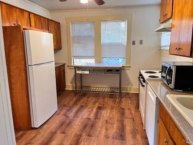 Photo - 118 B St
