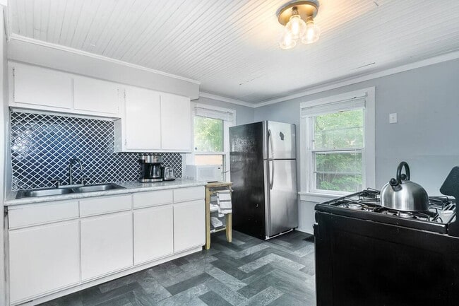 Photo - 405 W Doty St