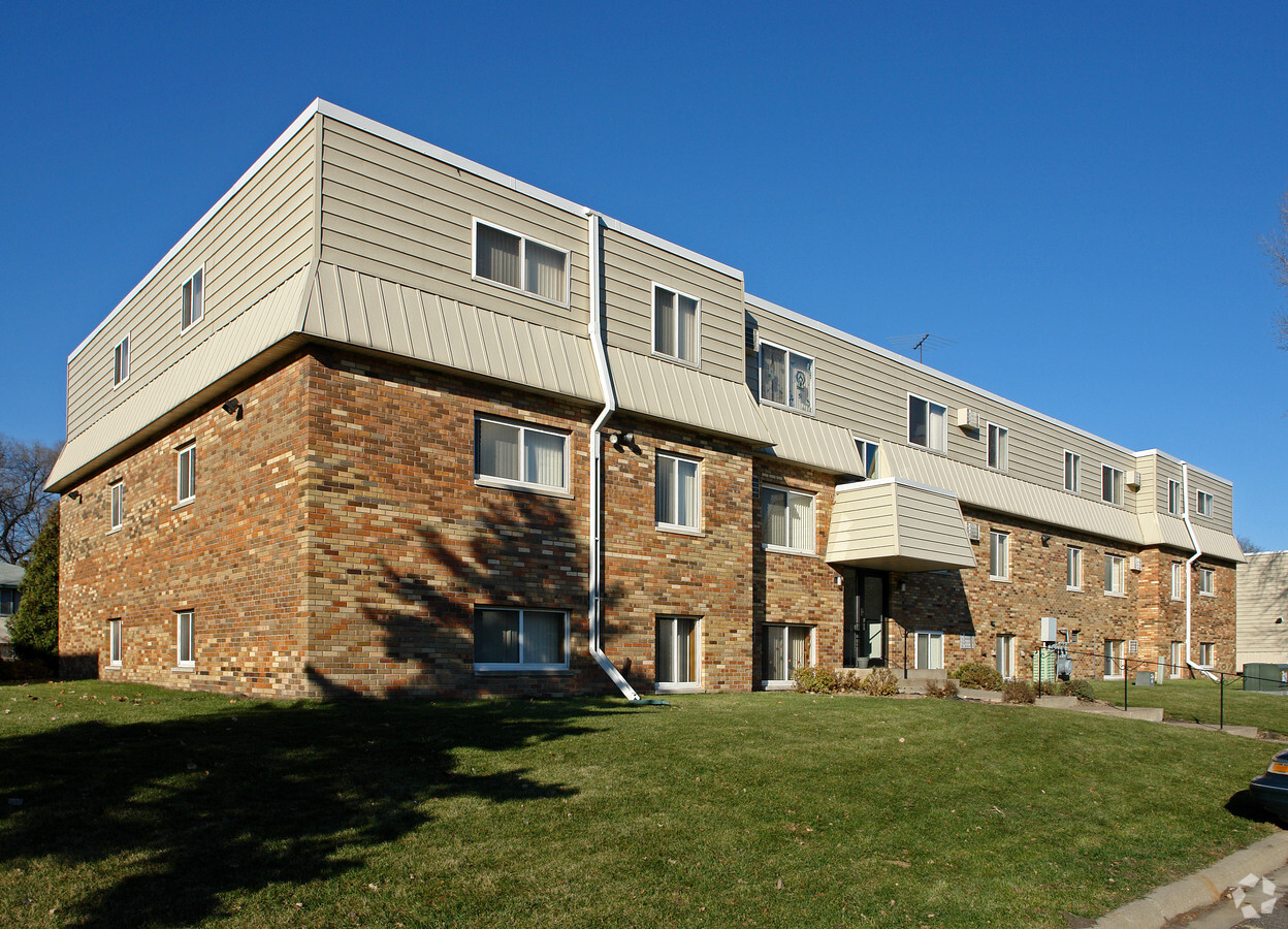 Newport Pond Apartments - Newport Pond Apartments