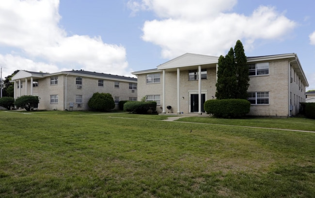 Colonial Manor Apartments