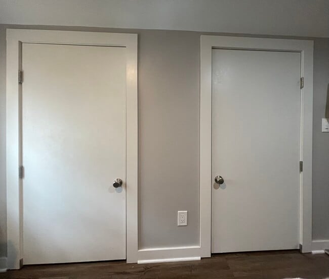 Double closet - 222 Parkwood Ave