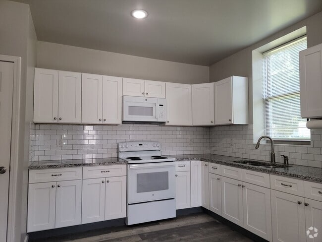 Building Photo - 150 Highland Blvd Unit 150 A Highland Blvd Rental