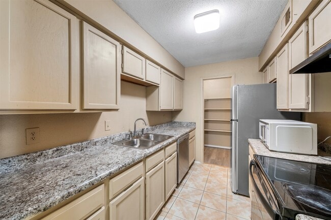 Photo - 9700 Leawood Blvd Unidad True