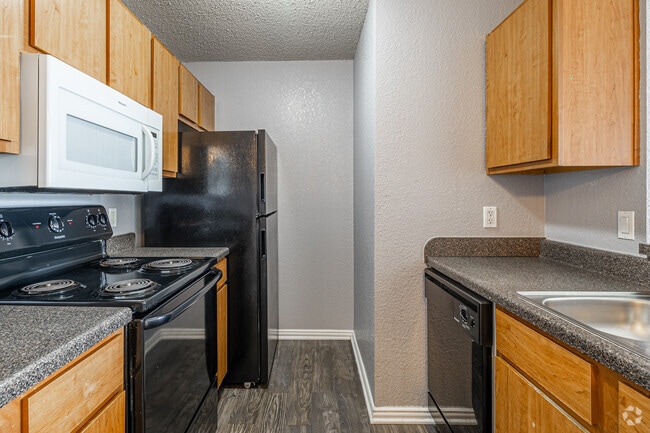 1BR, 1BA - 741SF - Kitchen