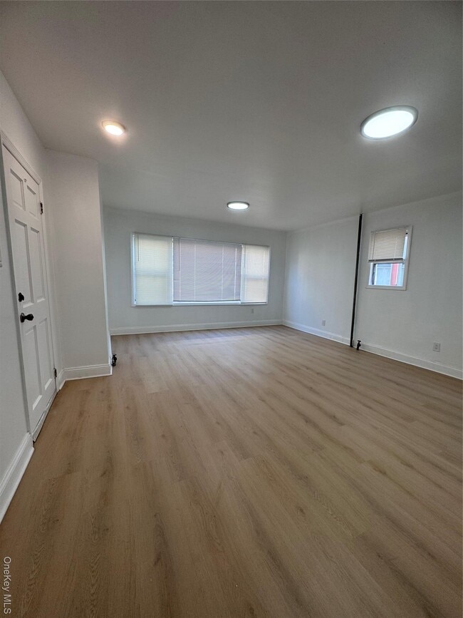 Building Photo - 40-36 67th St Rental