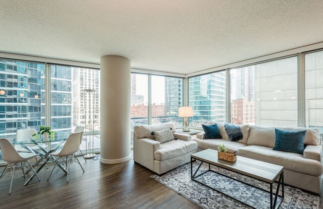 Photo - 355 E Ohio St Unidad ID1032443P