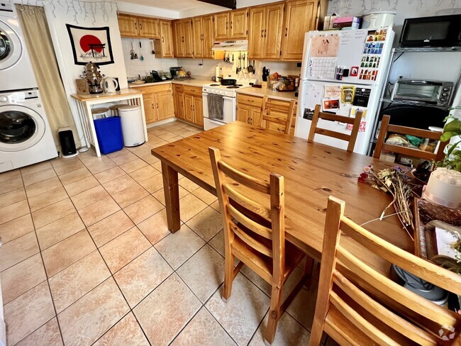 Building Photo - 15 5th St Unit 4T Rental