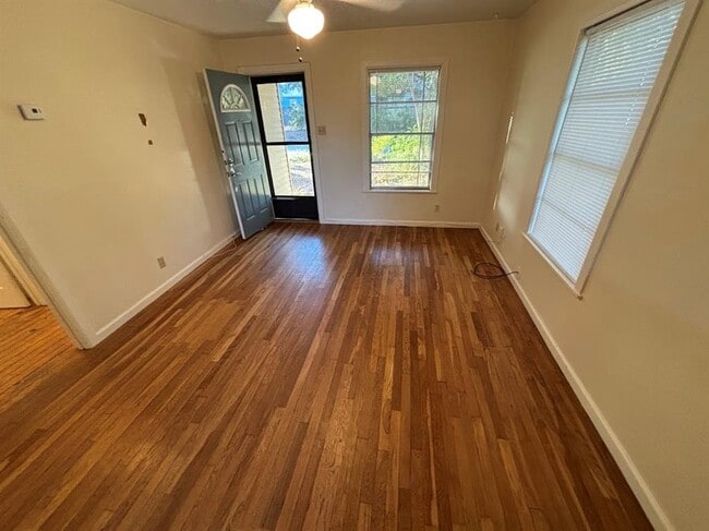 Photo - 2815 Crest Ave