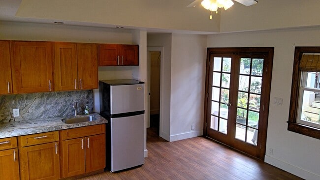 Building Photo - R00164 Unit Cottage