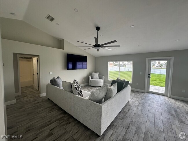 Building Photo - 1518 NE 43rd Ln Rental