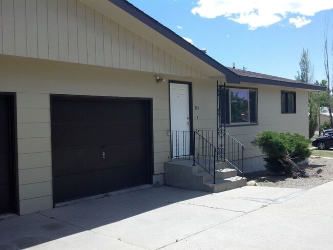 Building Photo - r332 Unit 332 Rental