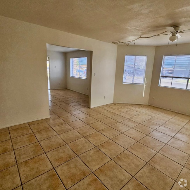 Building Photo - 2410 W Sierra St Rental