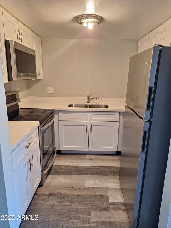 Photo - 2674 N 43rd Ave