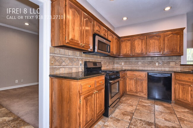Photo - 300 S 63rd St