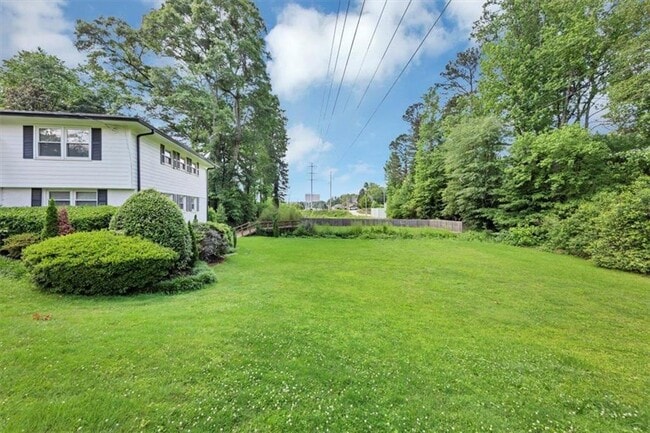 Photo - 1958 Innwood Rd NE