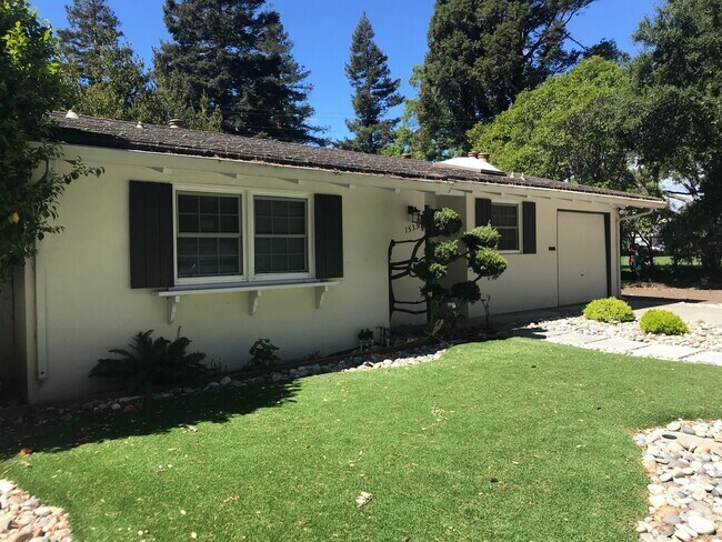 Building Photo - Cozy Burlingame Home