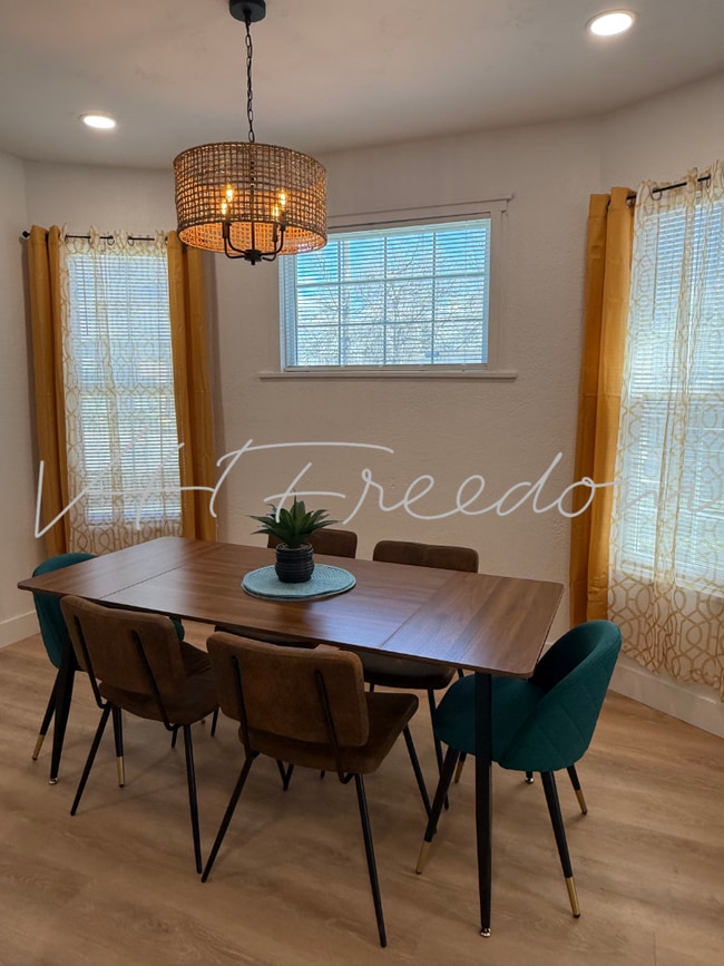 Photo - 826 7th Ave N