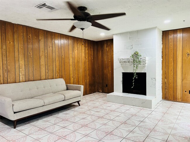 Photo - 17131 Hewing Dr