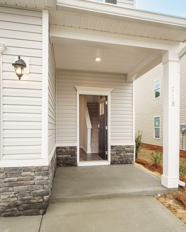 Photo - 618 Count Fleet Ct