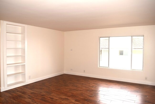 Photo - Sea Cliff Apartments