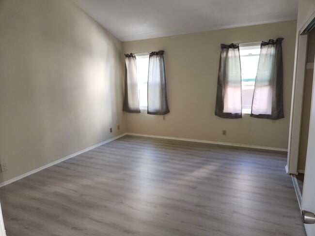 Main Bedroom - 1208 Roswell Ave Unit B