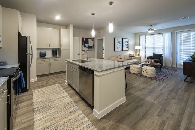 Building Photo - 2 Bed w/ $1,000 Gift Card + 6 Weeks Free —... Unit BATN Rental